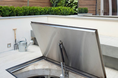 Contemporary patio in Sussex.