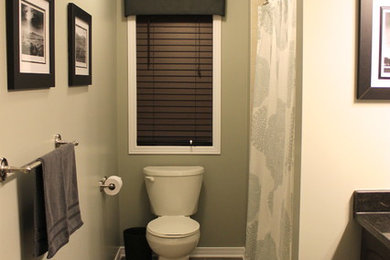 Bathroom - traditional bathroom idea in Ottawa