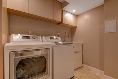 Laundry room - mid-sized traditional laundry room idea in DC Metro