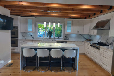 Transitional kitchen photo in New York