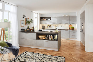 Moderne Riva Küche in minimalistischem Betongrau
