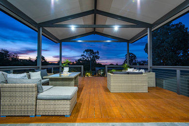 Design ideas for a modern deck in Canberra - Queanbeyan.