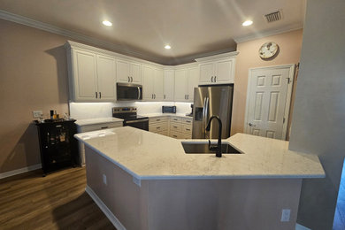 Example of a kitchen design in Miami