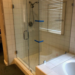 Pacific - Costa Mesa - Shower Doors
