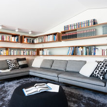 Regal überm Sofa