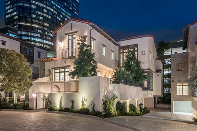 Example of a classic exterior home design in Los Angeles