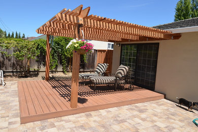 Deck - contemporary deck idea in San Francisco