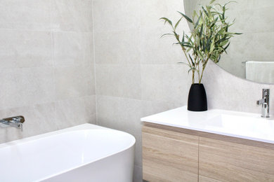 Photo of a contemporary bathroom in Wollongong.