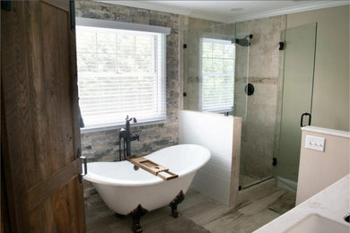 Example of a country bathroom design in Cleveland
