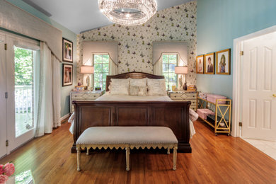 Inspiration for a shabby-chic style bedroom remodel in Huntington