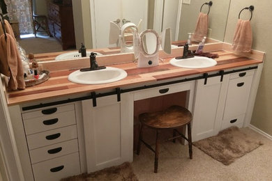 Example of an arts and crafts bathroom design in Austin