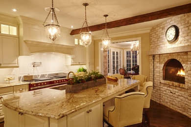 Kitchen - traditional kitchen idea in Bridgeport