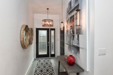 Example of a transitional entryway design in Toronto