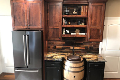 Example of an eclectic home bar design in Kansas City
