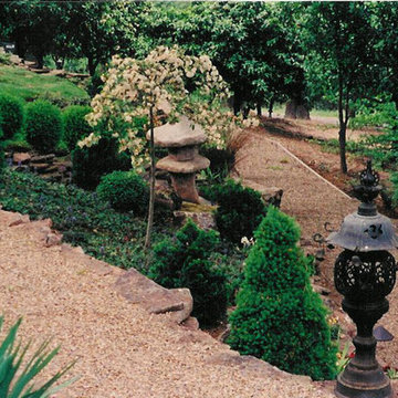 Gold pathway fines and gravel pathway