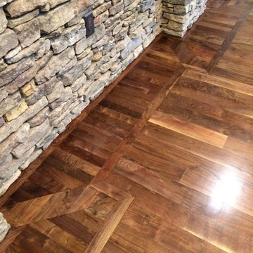 Patterns and borders in solid walnut flooring