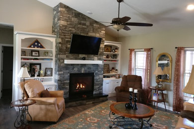 Living room - traditional living room idea in Columbus