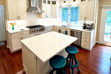 Example of a transitional kitchen design in DC Metro