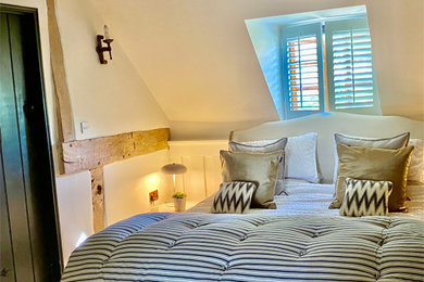 オックスフォードシャーにあるカントリー風のおしゃれな寝室