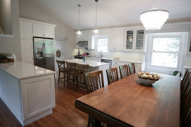Elegant kitchen photo in Cleveland