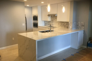 Mid-sized kitchen photo in San Diego