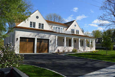 Inspiration for a craftsman home design remodel in New York