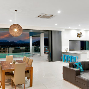 ケアンズの中サイズのモダンスタイルのLDKの画像