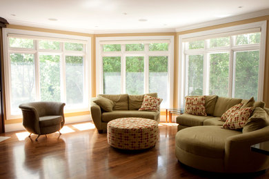 Example of a trendy living room design in Toronto