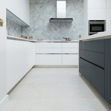 Contemporary Light & Bright Kitchen