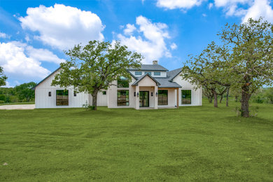 Transitional exterior home idea in Dallas