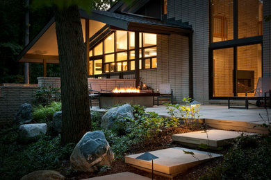 Inspiration for a midcentury patio in Detroit.