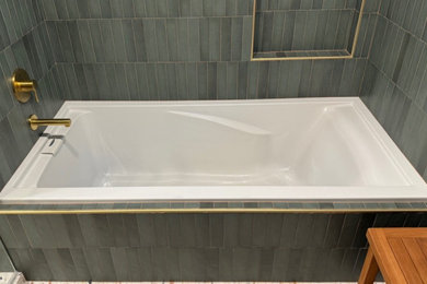 Example of a cottage chic bathroom design in Seattle