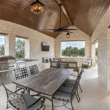 Rough Hollow Parade of Homes 2017 Vinyard Farmhouse
