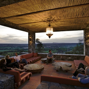 ニューヨークのサンタフェスタイルのおしゃれなデッキの写真