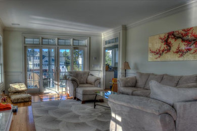 Example of an arts and crafts home design design in Other