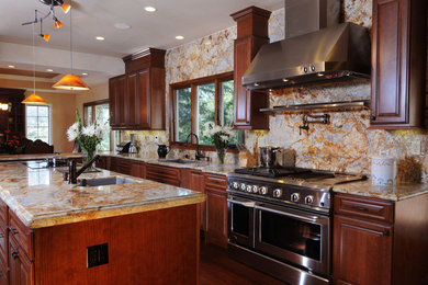 Warm Kitchen counter and backsplash