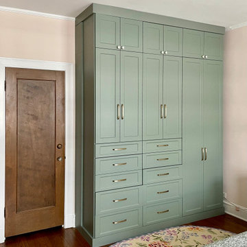 Celadon Walk-in, Armoire and Reach-in closets