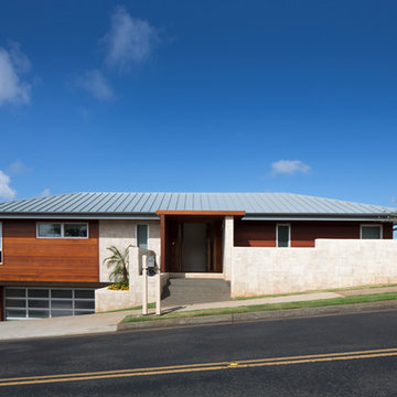 Perched on Hawaii Loa Ridge