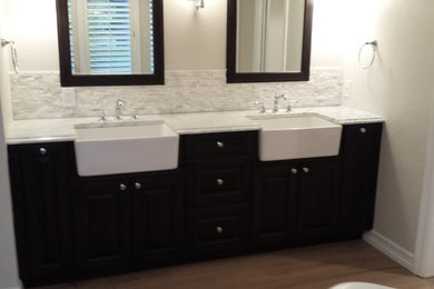 Example of a minimalist bathroom design in Denver