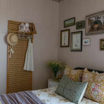 Fresh Vintage-Inspired Wallpapers in an Austin Home