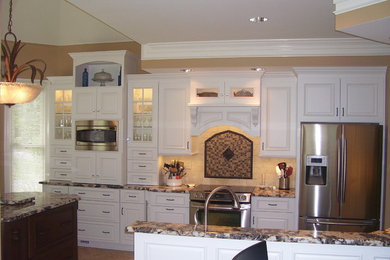 Kitchen photo in Richmond