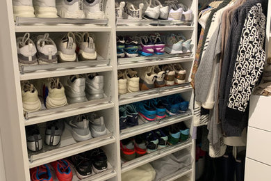 Closet - transitional closet idea in New York