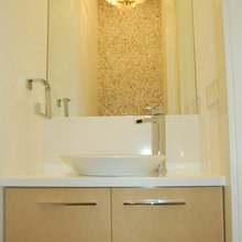 Entry half bath