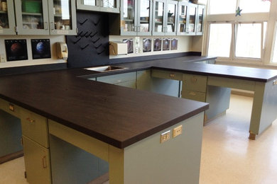 Example of an urban home office design in Bridgeport