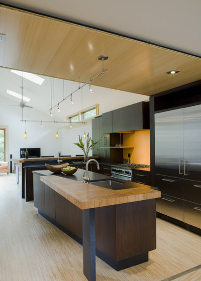 Contemporary Kitchen by Gardner Architects LLC