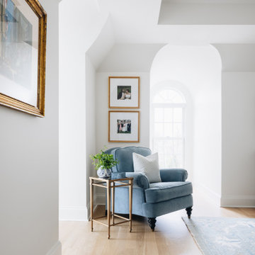 Bright London Townhouse Meets Downtown Lake Forest