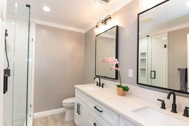 Bathroom - modern bathroom idea in Los Angeles