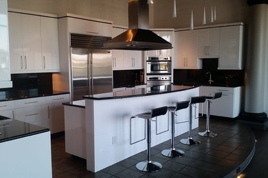 Inspiration for a modern kitchen remodel in Charleston
