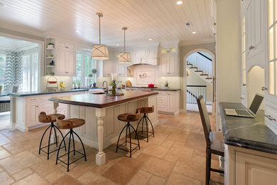 Example of a classic kitchen design in Philadelphia