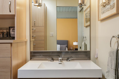 Inspiration for a modern bathroom remodel in San Francisco